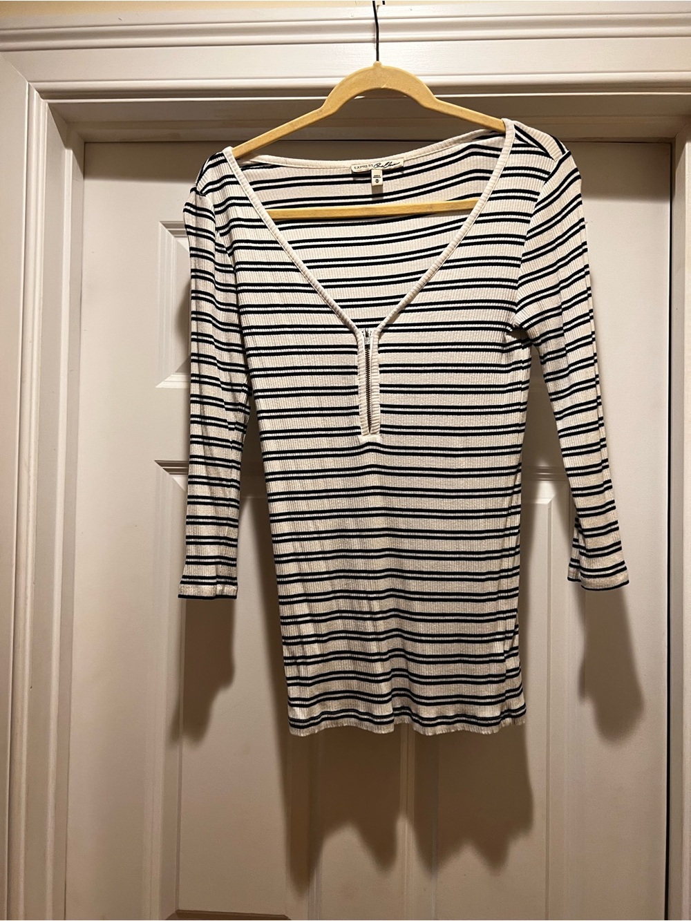 Striped V-Neck 3/4 Sleeve Women's Top - Navy & White